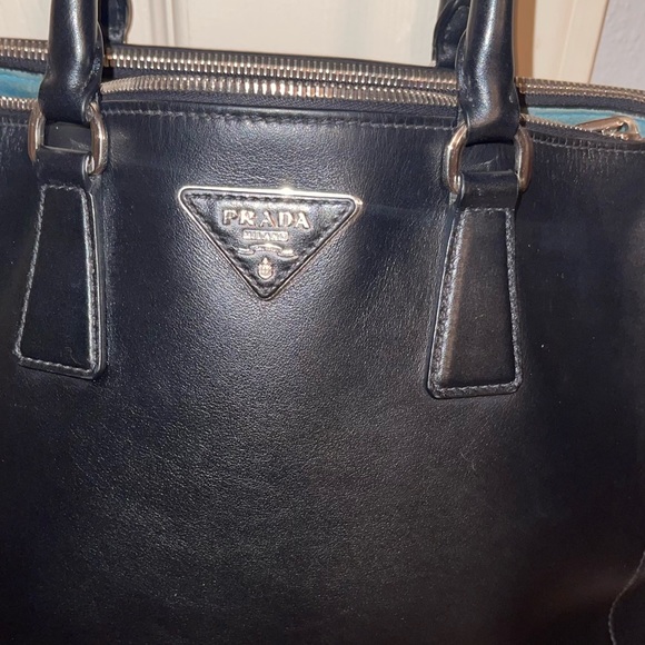 Sold  -  Vintage Prada purse with 2 zipper compartments - Picture 5 of 16